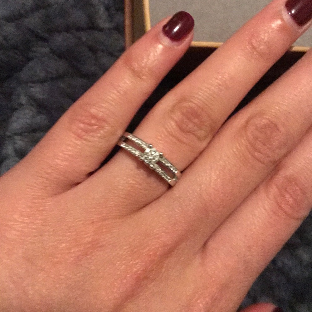 Engagement ring - Picture 5 of 5